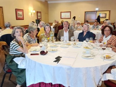MESA COM VOLUNTÁRIOS 2