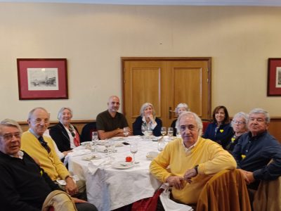 MESA COM VOLUNTÁRIOS 3