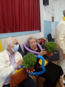 Utentes a conversarem